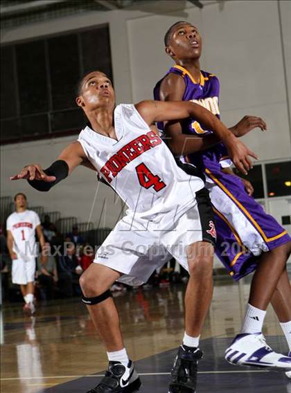 Thumbnail 1 in Lynwood vs. Artesia (Lynwood Christmas Challenge) photogallery.