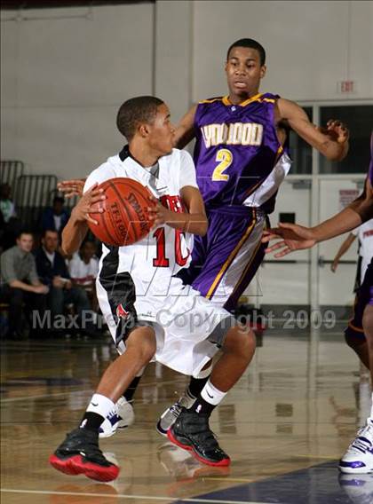 Thumbnail 1 in Lynwood vs. Artesia (Lynwood Christmas Challenge) photogallery.