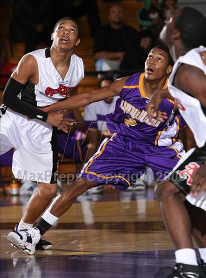 Thumbnail 2 in Lynwood vs. Artesia (Lynwood Christmas Challenge) photogallery.