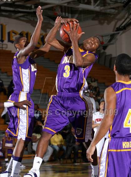 Thumbnail 1 in Lynwood vs. Artesia (Lynwood Christmas Challenge) photogallery.