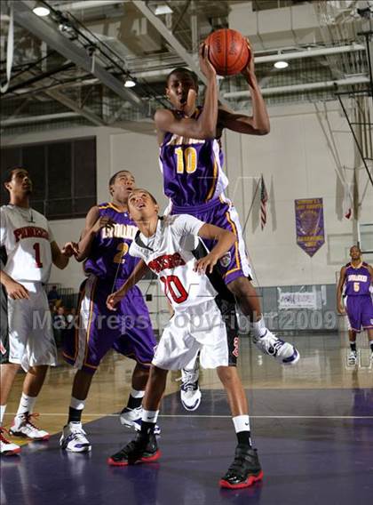 Thumbnail 3 in Lynwood vs. Artesia (Lynwood Christmas Challenge) photogallery.