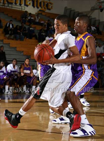 Thumbnail 2 in Lynwood vs. Artesia (Lynwood Christmas Challenge) photogallery.