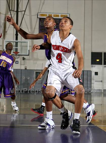 Thumbnail 2 in Lynwood vs. Artesia (Lynwood Christmas Challenge) photogallery.