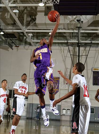 Thumbnail 2 in Lynwood vs. Artesia (Lynwood Christmas Challenge) photogallery.
