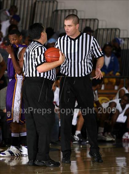 Thumbnail 3 in Lynwood vs. Artesia (Lynwood Christmas Challenge) photogallery.