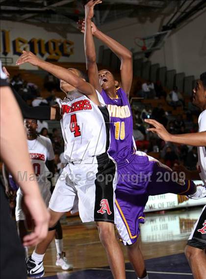 Thumbnail 3 in Lynwood vs. Artesia (Lynwood Christmas Challenge) photogallery.