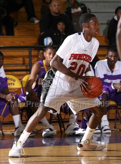Thumbnail 3 in Lynwood vs. Artesia (Lynwood Christmas Challenge) photogallery.