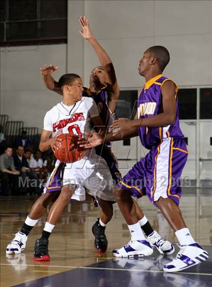 Thumbnail 2 in Lynwood vs. Artesia (Lynwood Christmas Challenge) photogallery.
