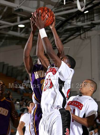 Thumbnail 1 in Lynwood vs. Artesia (Lynwood Christmas Challenge) photogallery.