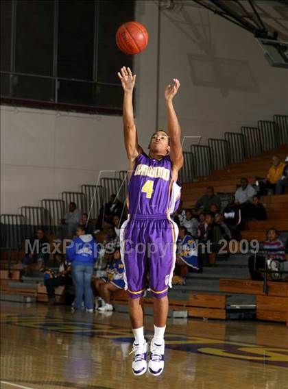 Thumbnail 3 in Lynwood vs. Artesia (Lynwood Christmas Challenge) photogallery.