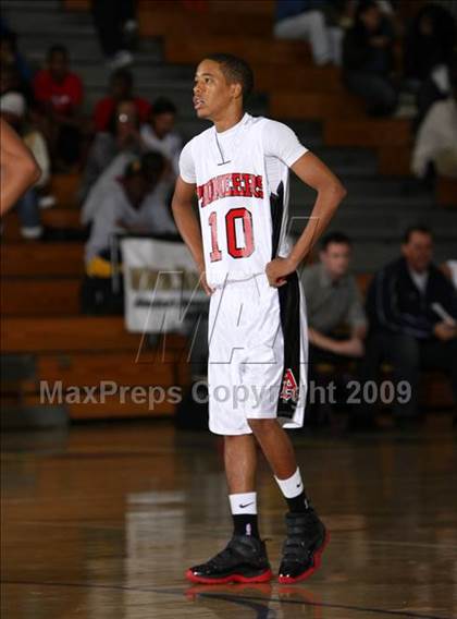 Thumbnail 1 in Lynwood vs. Artesia (Lynwood Christmas Challenge) photogallery.