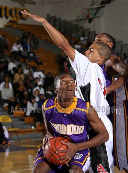 Thumbnail 3 in Lynwood vs. Artesia (Lynwood Christmas Challenge) photogallery.