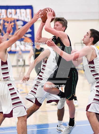 Thumbnail 2 in St. Francis vs. Pinewood (CIF CCS D5 Semifinal) photogallery.
