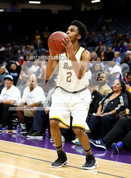 Thumbnail 2 in Mission vs Villa Park (CIF State D3 Final) photogallery.