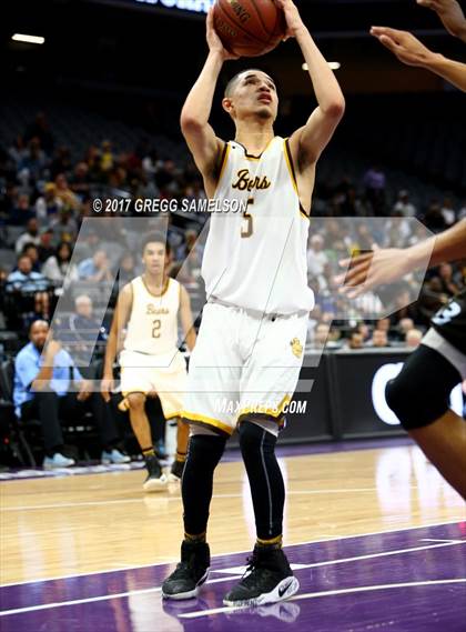 Thumbnail 1 in Mission vs Villa Park (CIF State D3 Final) photogallery.