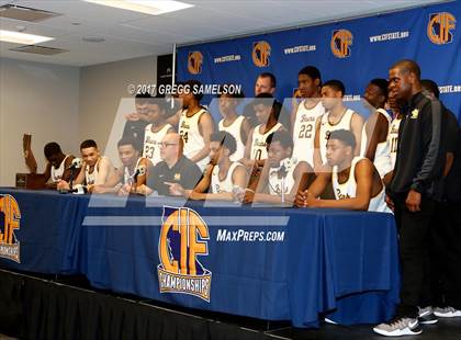 Thumbnail 2 in Mission vs Villa Park (CIF State D3 Final) photogallery.