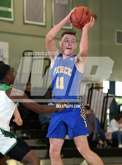 Thumbnail 3 in Pierce vs. El Camino (Ram Jam Winter Classic) photogallery.