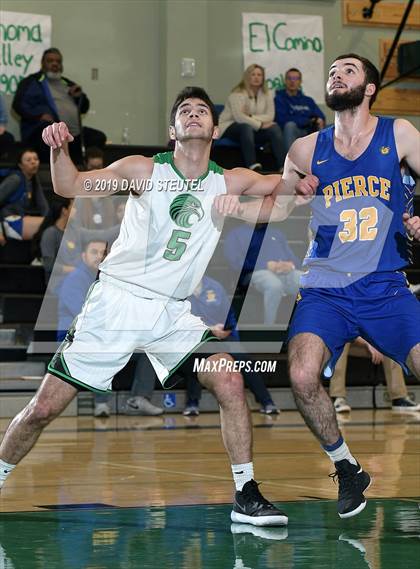 Thumbnail 1 in Pierce vs. El Camino (Ram Jam Winter Classic) photogallery.