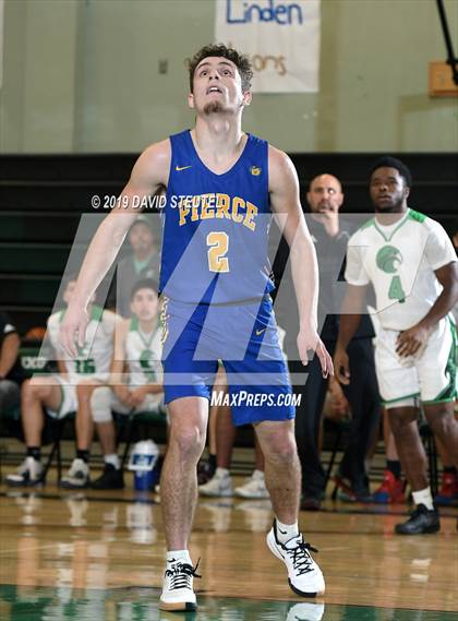 Thumbnail 3 in Pierce vs. El Camino (Ram Jam Winter Classic) photogallery.