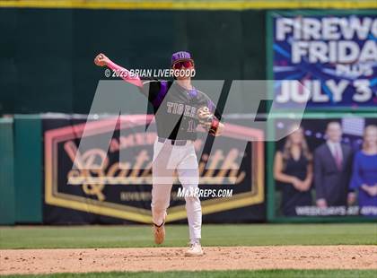 Thumbnail 2 in Holy Family vs. Golden (CHSAA 4A Round 4) photogallery.