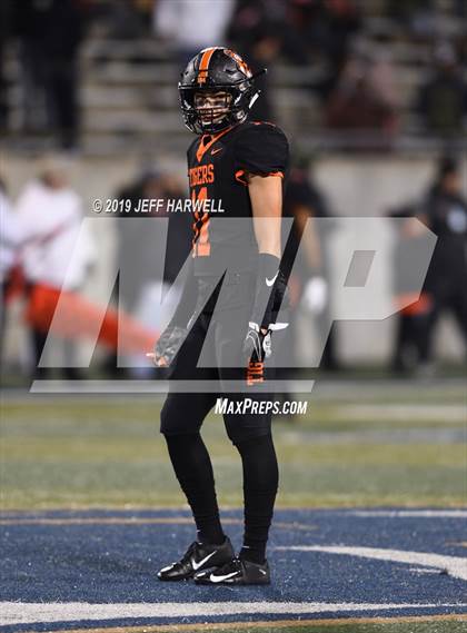 Thumbnail 2 in Washington vs. Archbishop Hoban (OHSAA D2 Regional Final) photogallery.