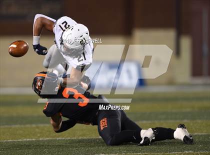 Thumbnail 2 in Washington vs. Archbishop Hoban (OHSAA D2 Regional Final) photogallery.