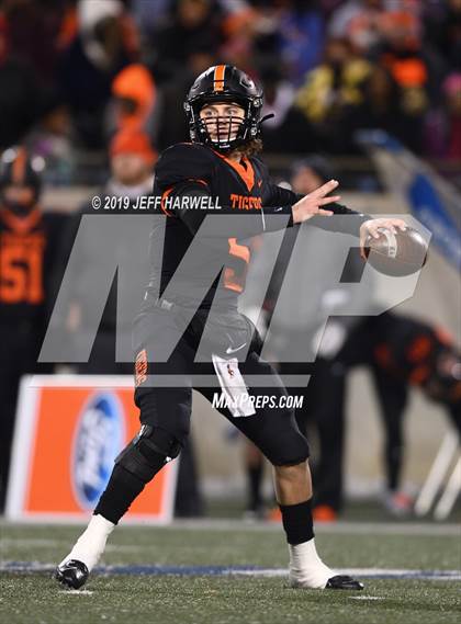 Thumbnail 2 in Washington vs. Archbishop Hoban (OHSAA D2 Regional Final) photogallery.