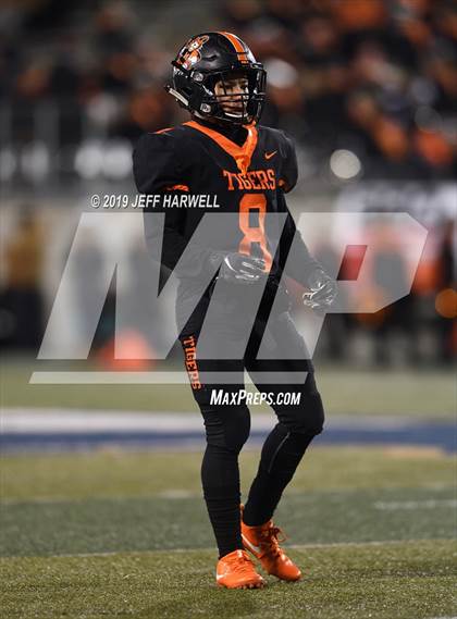 Thumbnail 1 in Washington vs. Archbishop Hoban (OHSAA D2 Regional Final) photogallery.