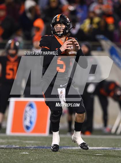 Thumbnail 2 in Washington vs. Archbishop Hoban (OHSAA D2 Regional Final) photogallery.