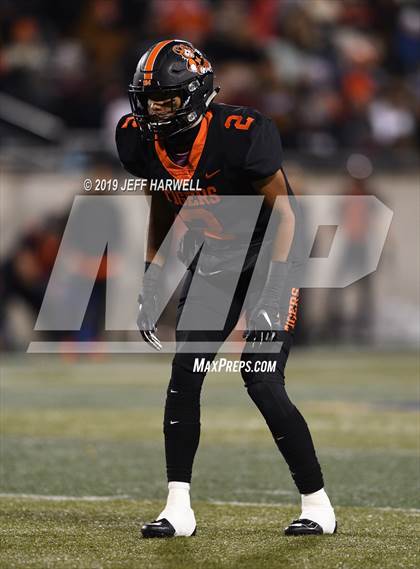 Thumbnail 3 in Washington vs. Archbishop Hoban (OHSAA D2 Regional Final) photogallery.