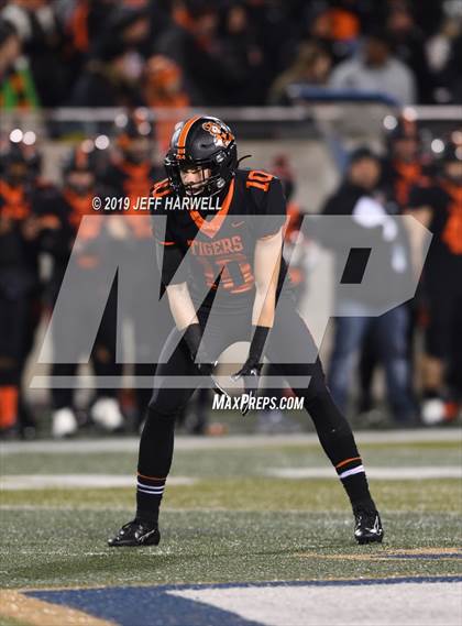 Thumbnail 3 in Washington vs. Archbishop Hoban (OHSAA D2 Regional Final) photogallery.