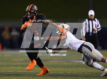 Thumbnail 3 in Washington vs. Archbishop Hoban (OHSAA D2 Regional Final) photogallery.