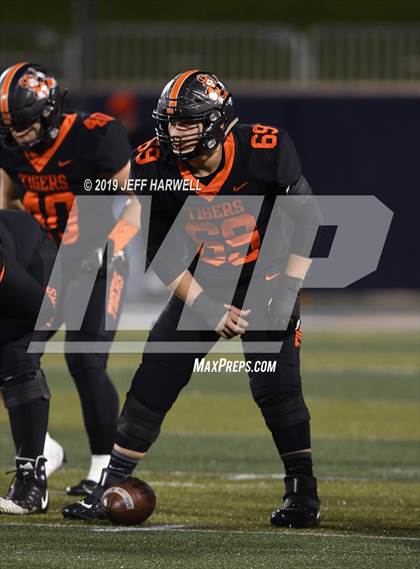 Thumbnail 1 in Washington vs. Archbishop Hoban (OHSAA D2 Regional Final) photogallery.