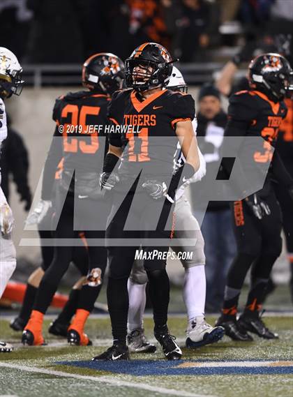 Thumbnail 1 in Washington vs. Archbishop Hoban (OHSAA D2 Regional Final) photogallery.