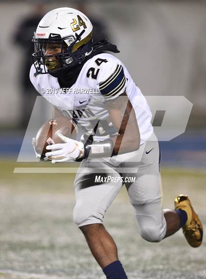 Thumbnail 2 in Washington vs. Archbishop Hoban (OHSAA D2 Regional Final) photogallery.
