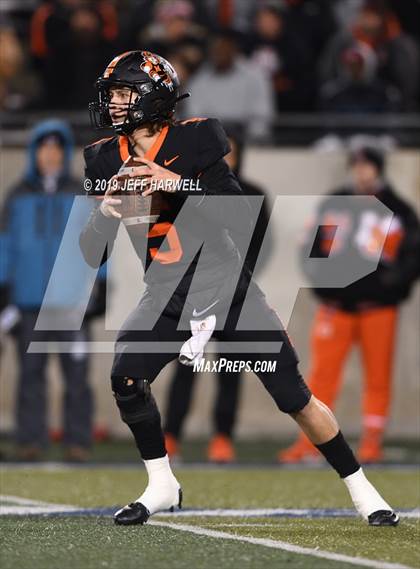Thumbnail 1 in Washington vs. Archbishop Hoban (OHSAA D2 Regional Final) photogallery.