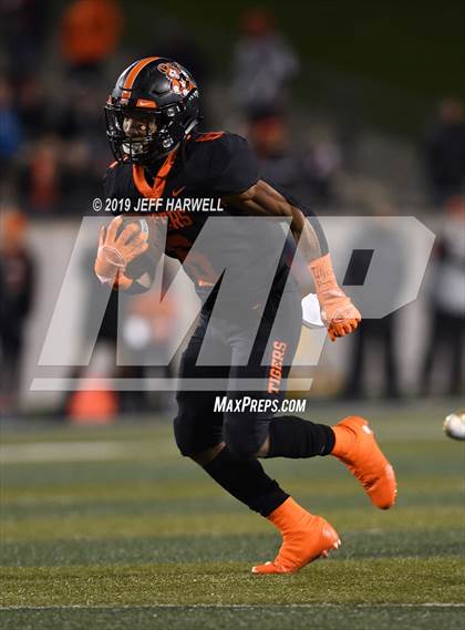 Thumbnail 3 in Washington vs. Archbishop Hoban (OHSAA D2 Regional Final) photogallery.