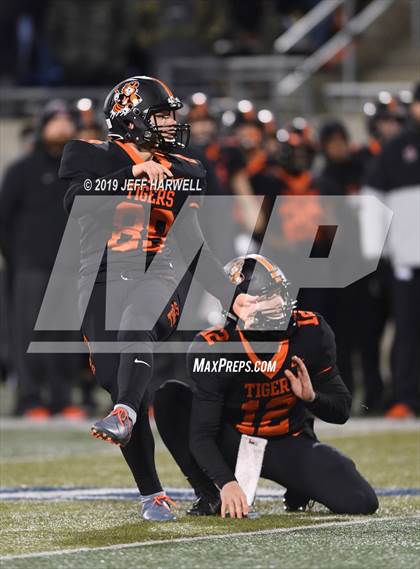 Thumbnail 3 in Washington vs. Archbishop Hoban (OHSAA D2 Regional Final) photogallery.