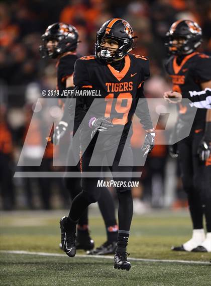 Thumbnail 1 in Washington vs. Archbishop Hoban (OHSAA D2 Regional Final) photogallery.