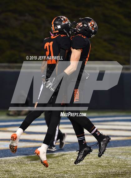 Thumbnail 2 in Washington vs. Archbishop Hoban (OHSAA D2 Regional Final) photogallery.