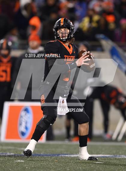 Thumbnail 1 in Washington vs. Archbishop Hoban (OHSAA D2 Regional Final) photogallery.