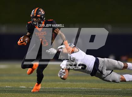 Thumbnail 2 in Washington vs. Archbishop Hoban (OHSAA D2 Regional Final) photogallery.