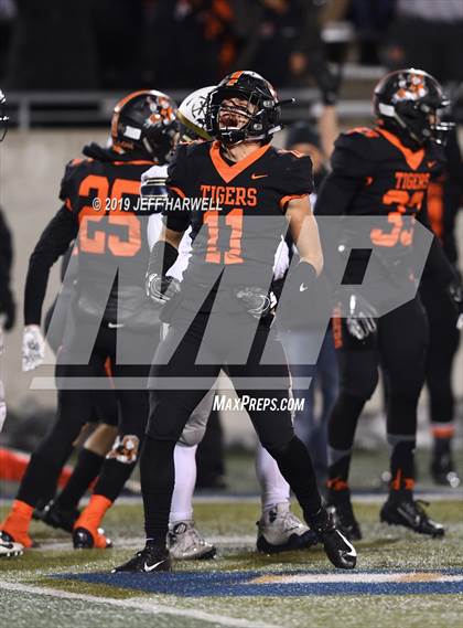 Thumbnail 3 in Washington vs. Archbishop Hoban (OHSAA D2 Regional Final) photogallery.