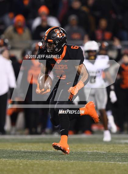 Thumbnail 1 in Washington vs. Archbishop Hoban (OHSAA D2 Regional Final) photogallery.