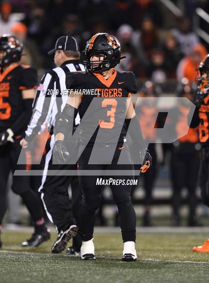 Thumbnail 1 in Washington vs. Archbishop Hoban (OHSAA D2 Regional Final) photogallery.