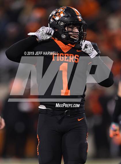 Thumbnail 1 in Washington vs. Archbishop Hoban (OHSAA D2 Regional Final) photogallery.