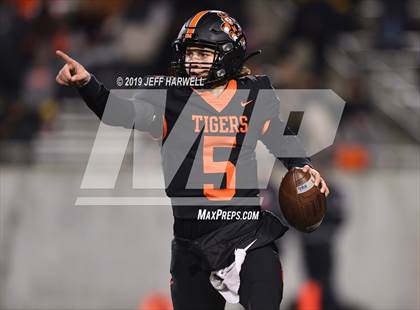 Thumbnail 2 in Washington vs. Archbishop Hoban (OHSAA D2 Regional Final) photogallery.