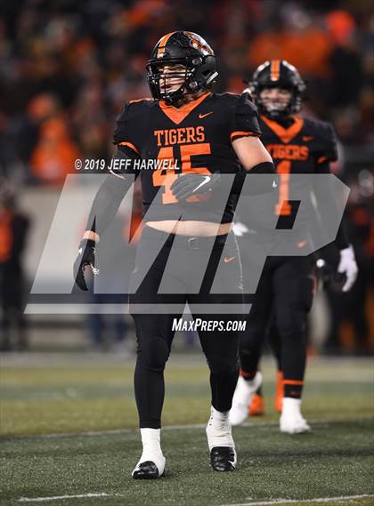 Thumbnail 3 in Washington vs. Archbishop Hoban (OHSAA D2 Regional Final) photogallery.