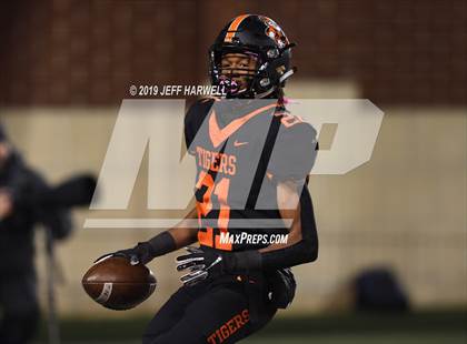 Thumbnail 3 in Washington vs. Archbishop Hoban (OHSAA D2 Regional Final) photogallery.