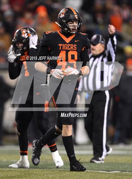 Thumbnail 2 in Washington vs. Archbishop Hoban (OHSAA D2 Regional Final) photogallery.